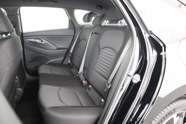 Hyundai i30 Kombi 1.0 T-GDI DCT Family, Navi, ACC, Side, Winter, 17-Zoll, Klimaautomatik 