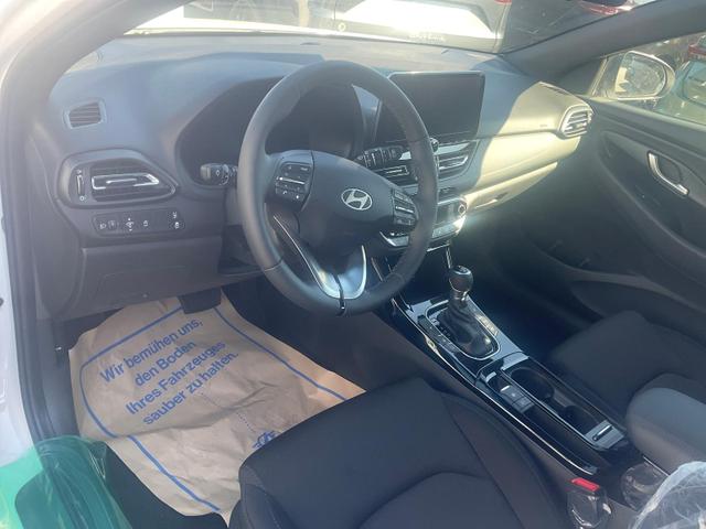 Hyundai i30 Kombi - 1.0 T-GDI DCT Family, Navi, ACC, Side, Winter, 17-Zoll, Klimaautomatik