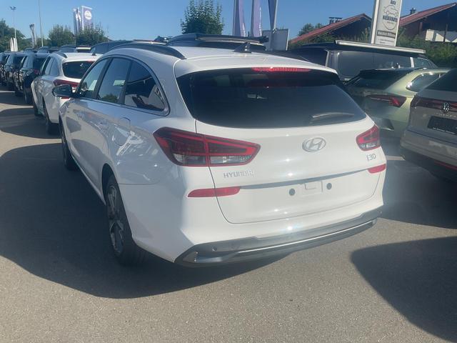 Hyundai i30 Kombi 1.0 T-GDI DCT Family, Navi, ACC, Side, Winter, 17-Zoll, Klimaautomatik 