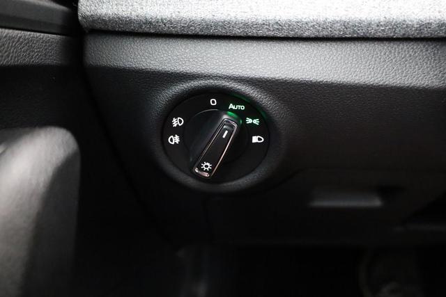 Skoda Kamiq Selection 1.0 TSI DSG Selection, AHK, Matrix, 16-Zoll, Kamera, Winter, 4-J Garantie 