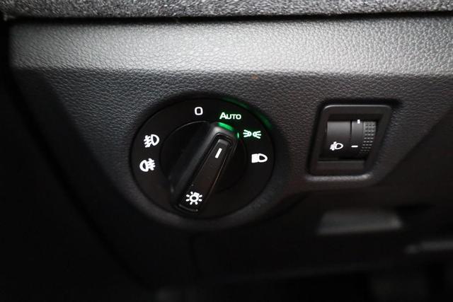 Skoda Kamiq Selection 1.5 TSI DSG Selection, AHK, 16-Zoll, Kamera, Winter, 4-J Garantie 