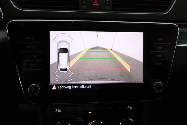 Skoda Superb Combi Style 2.0 TDI DSG Style, Leder, Matrix, 1. Hand, Navi, Kamera 