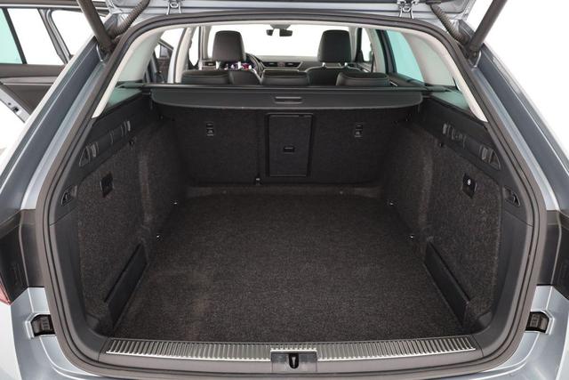 Skoda Superb Combi Style 2.0 TDI DSG Style, Leder, Matrix, 1. Hand, Navi, Kamera 