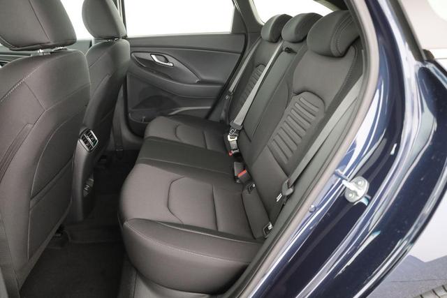 Hyundai i30 Kombi 1.0 T-GDI DCT Family, Navi, ACC, Side, Winter, 17-Zoll, Klimaautomatik 