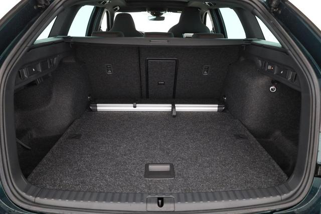 Skoda Octavia Combi RS 2.0 TSI DSG, Sonderlackierung, Pano, AHK, 19 Zoll, Canton, el. Klappe, Navi, Matrix, sofort 