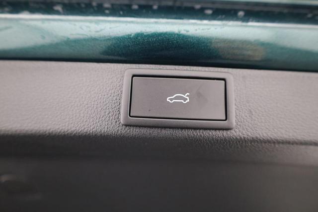Skoda Octavia Combi RS 2.0 TSI DSG, Sonderlackierung, Pano, AHK, 19 Zoll, Canton, el. Klappe, Navi, Matrix, sofort 
