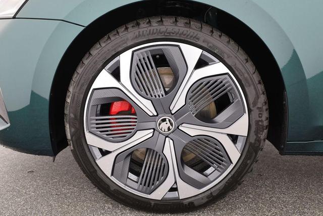 Skoda Octavia Combi RS 2.0 TSI DSG, Sonderlackierung, Pano, AHK, 19 Zoll, Canton, el. Klappe, Navi, Matrix, sofort 