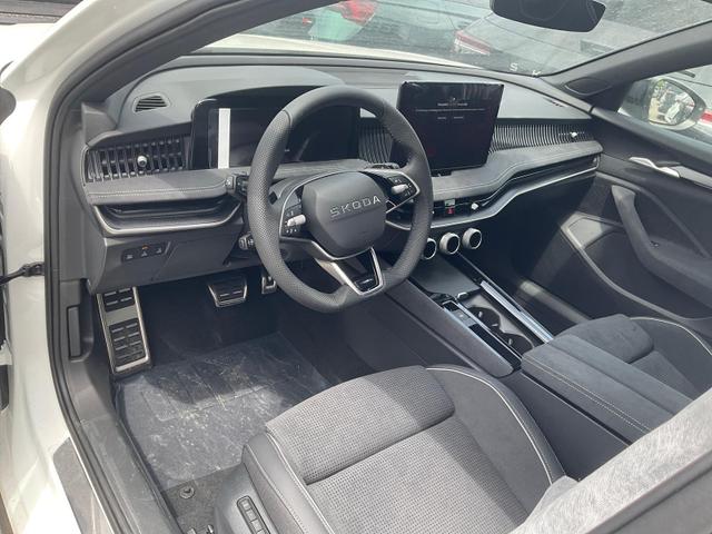 Skoda Superb Combi - 1.5 TSI iV 150 kW Sportline DSG Sportline, AHK, Matrix, Side, el. Klappe, Navi