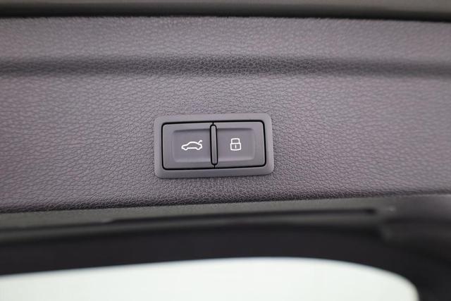 Audi Q3 Sportback 45 TFSI quattro S line qu S-LINE, AHK, Optik schwarz, Navi, Kamera, el. Klappe 
