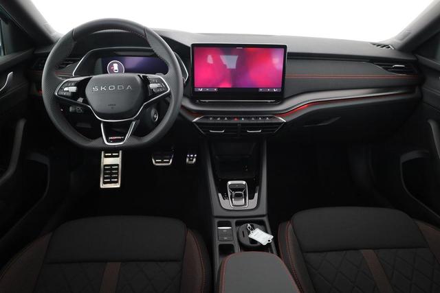 Skoda Octavia Combi RS 2.0 TSI DSG, Sonderlackierung, Pano, AHK, 19 Zoll, Canton, el. Klappe, Navi, Matrix, sofort 