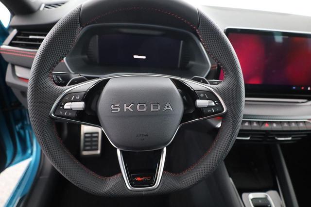 Skoda Octavia Combi RS 2.0 TSI DSG, Sonderlackierung, Pano, AHK, 19 Zoll, Canton, el. Klappe, Navi, Matrix, sofort 