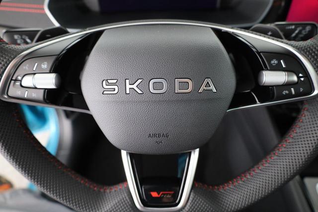 Skoda Octavia Combi RS 2.0 TSI DSG, Sonderlackierung, Pano, AHK, 19 Zoll, Canton, el. Klappe, Navi, Matrix, sofort 