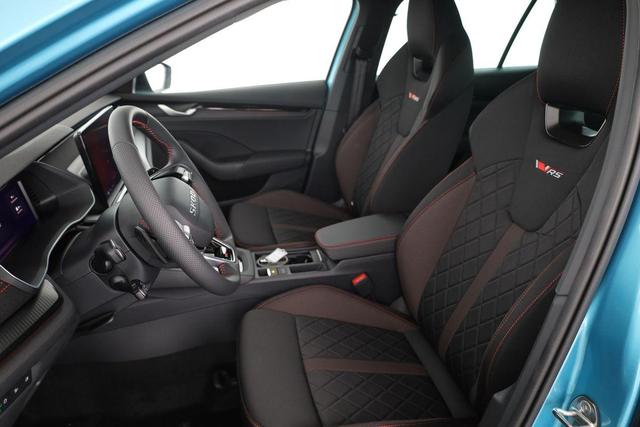 Skoda Octavia Combi RS 2.0 TSI DSG, Sonderlackierung, Pano, AHK, 19 Zoll, Canton, el. Klappe, Navi, Matrix, sofort 