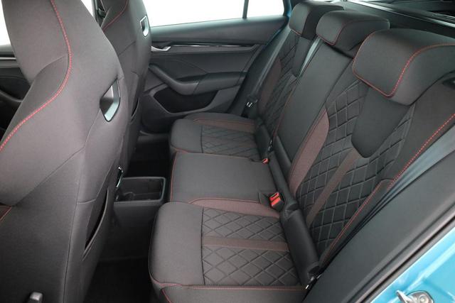 Skoda Octavia Combi RS 2.0 TSI DSG, Sonderlackierung, Pano, AHK, 19 Zoll, Canton, el. Klappe, Navi, Matrix, sofort 
