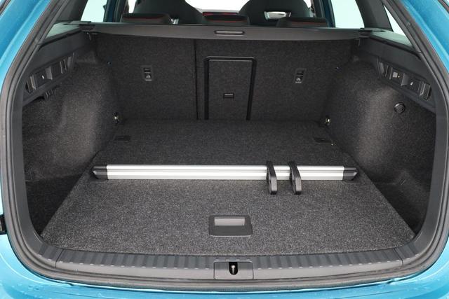 Skoda Octavia Combi RS 2.0 TSI DSG, Sonderlackierung, Pano, AHK, 19 Zoll, Canton, el. Klappe, Navi, Matrix, sofort 