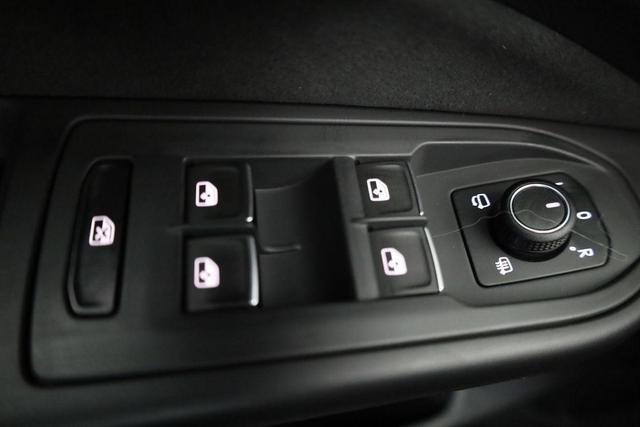 Volkswagen Golf 1.5 TSI eHybrid 150 kW VIII Style, AHK, Navi, Kamera, Side, LED-Plus 