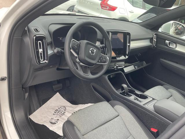 Volvo XC40 - Core 2WD B3 Mild-Hybrid Core, Navi, LED, Winter, Kamera, el. Klappe