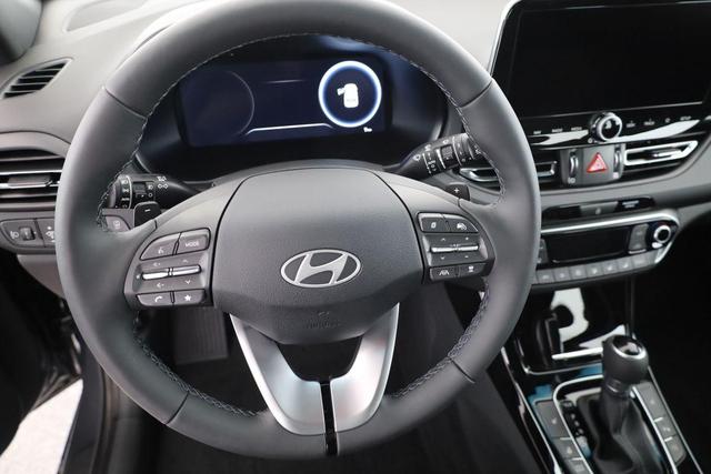 Hyundai i30 Kombi 1.0 T-GDI DCT Family, Navi, ACC, Side, Winter, 17-Zoll, Klimaautomatik 