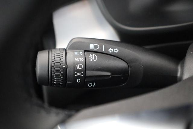 Volvo XC40 Core 2WD B3 Mild-Hybrid Core, Navi, LED, Winter, Kamera, el. Klappe 