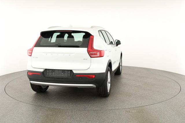 Volvo XC40 Core 2WD B3 Mild-Hybrid Core, Navi, LED, Winter, Kamera, el. Klappe 