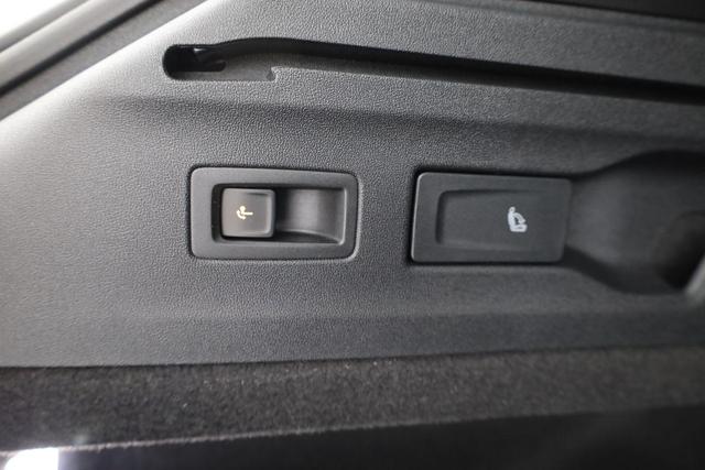 Volkswagen ID.7 Kombi Pro 210 kW Tourer Pro, AHK, 20-Zoll, HuD, IQ.Light, AreaView, easyOpen, NaviPro Max 