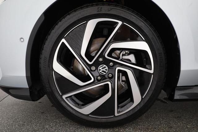 Volkswagen ID.7 Kombi Pro 210 kW Tourer Pro, 20-Zoll, Wärmepumpe, HuD, IQ.Light, AreaView, easyOpen, NaviPro Max 