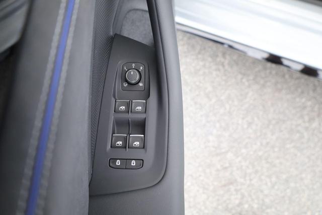 Volkswagen Passat Variant 1.5 TSI eHybrid 200 kW R-Line Black, Pano, AHK, AreaView, 19-Zoll 