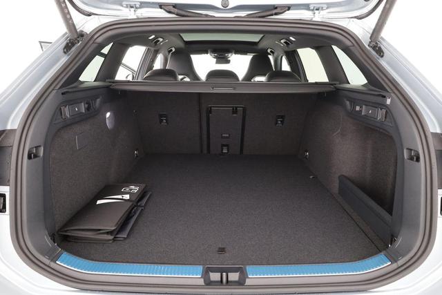 Volkswagen Passat Variant 1.5 TSI eHybrid 200 kW R-Line Black, Pano, AHK, AreaView, 19-Zoll 