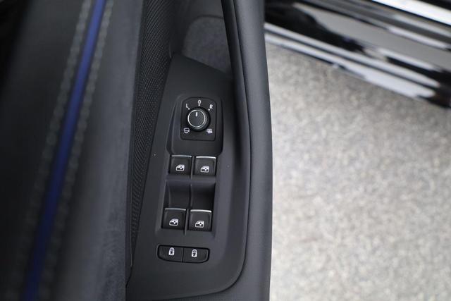 Volkswagen Passat Variant 1.5 TSI eHybrid 200 kW R-Line Black, Pano, AHK, AreaView, 19-Zoll 