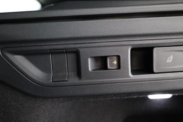 Volkswagen Passat Variant 1.5 TSI eHybrid 200 kW R-Line Black, Pano, AHK, AreaView, 19-Zoll 