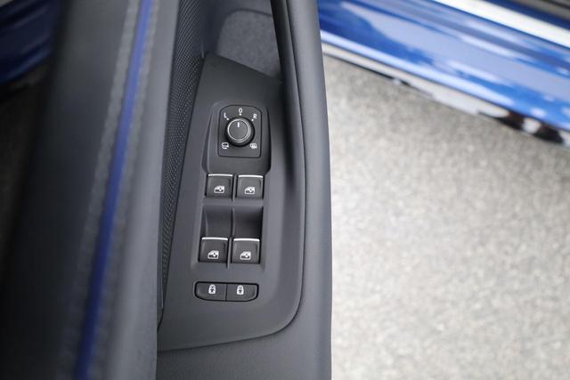 Volkswagen Passat Variant 1.5 TSI eHybrid 200 kW R-Line Black, Pano, AHK, AreaView, 19-Zoll 