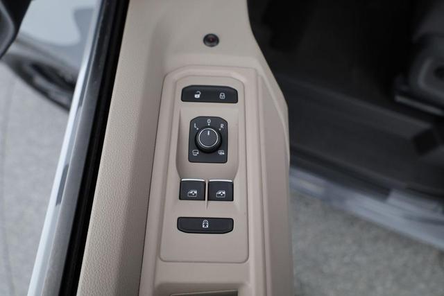 Volkswagen T7 Multivan Life lang TDI DSG Life, 7-Sitzer, AHK, IQ.Light, AreaView, 18-Zoll, Edition 