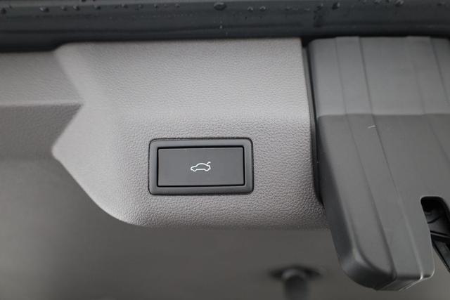 Volkswagen T7 Multivan Life lang TDI DSG Life, 7-Sitzer, AHK, IQ.Light, AreaView, 18-Zoll, Edition 