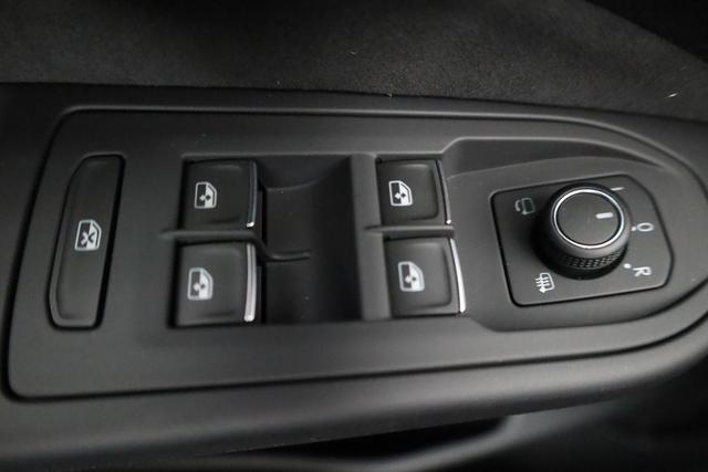 Volkswagen Golf 1.5 TSI eHybrid 150 kW Edition 50 VIII Style, Navi, Kamera, Side, LED-Plus 