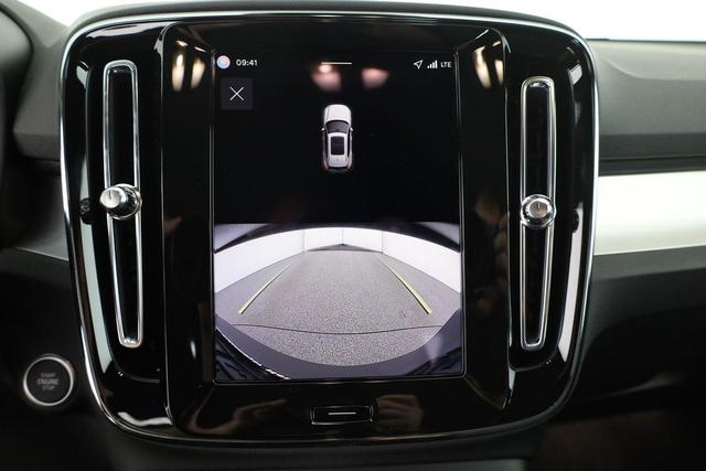 Volvo XC40 Core 2WD B3 Mild-Hybrid Core, AHK, Navi, LED, Winter, Kamera, el. Klappe 