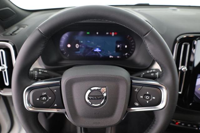 Volvo XC40 Core 2WD B3 Mild-Hybrid Core, AHK, Navi, LED, Winter, Kamera, el. Klappe 