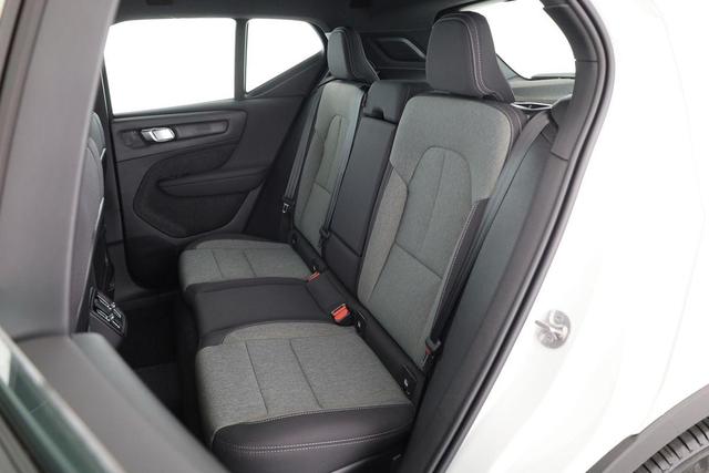 Volvo XC40 Core 2WD B3 Mild-Hybrid Core, AHK, Navi, LED, Winter, Kamera, el. Klappe 