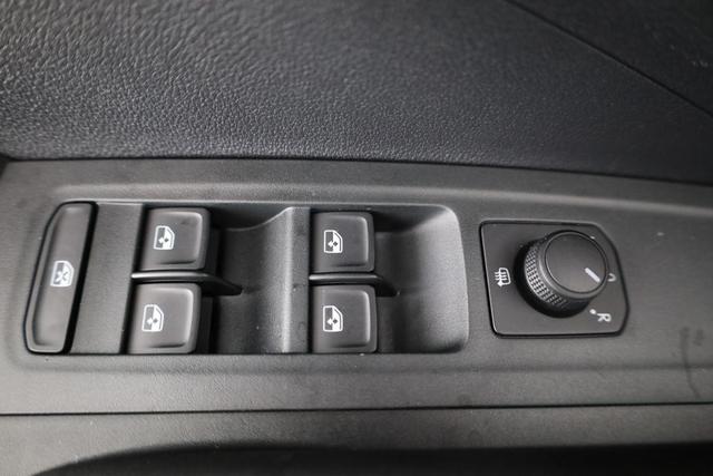 Skoda Fabia Selection 1.0 MPI 130 Jahre, Kamera, Winter, 15-Zoll, Park, 5-J Garantie 