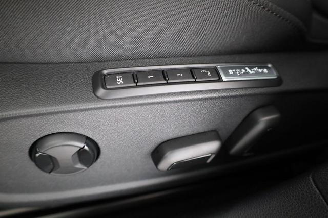 Volkswagen Golf 1.5 TSI eHybrid 150 kW Edition 50 VIII Style, AHK, Navi, Kamera, Side, LED-Plus 