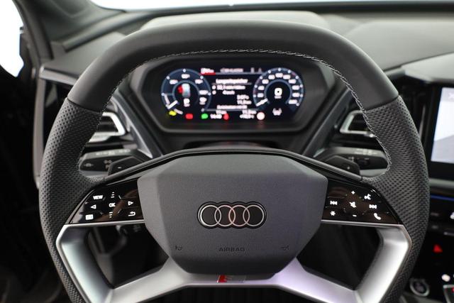Audi Q4 e-tron 45 basis quattro S-LINE, Pano, AHK, 20-Zoll, Matrix, Optikpaket schwarz 