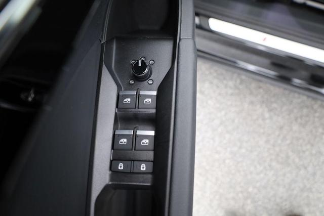 Audi Q4 e-tron 45 basis quattro S-LINE, Pano, AHK, 20-Zoll, Matrix, Optikpaket schwarz 