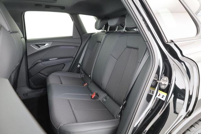 Audi Q4 e-tron 45 basis quattro S-LINE, Pano, AHK, 20-Zoll, Matrix, Optikpaket schwarz 