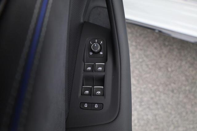 Volkswagen Passat Variant 1.5 TSI eHybrid 200 kW R-Line Black, Pano, AHK, AreaView, 19-Zoll 