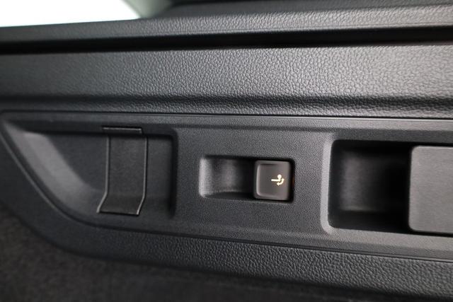Volkswagen Passat Variant 1.5 TSI eHybrid 200 kW R-Line Black, Pano, AHK, AreaView, 19-Zoll 