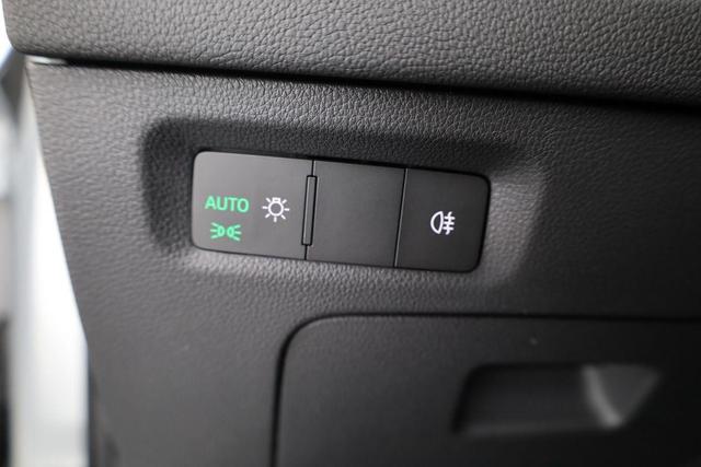 Skoda Octavia Combi 2.0 TDI 110 kW Selection DSG Selection, AHK, ACC, Kamera, 4-J Garantie 