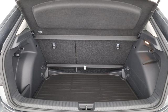 Skoda Fabia Selection 1.0 MPI 130 Jahre, Kamera, Winter, 15-Zoll, Park 