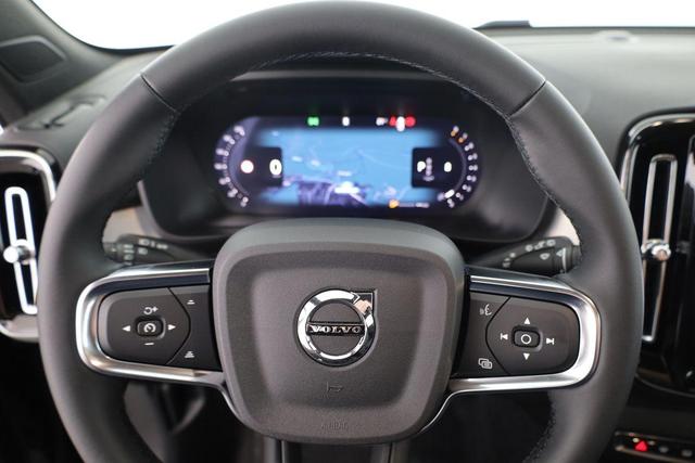 Volvo XC40 Core 2WD B3 Mild-Hybrid Core, AHK, Navi, LED, Winter, Kamera, el. Klappe 