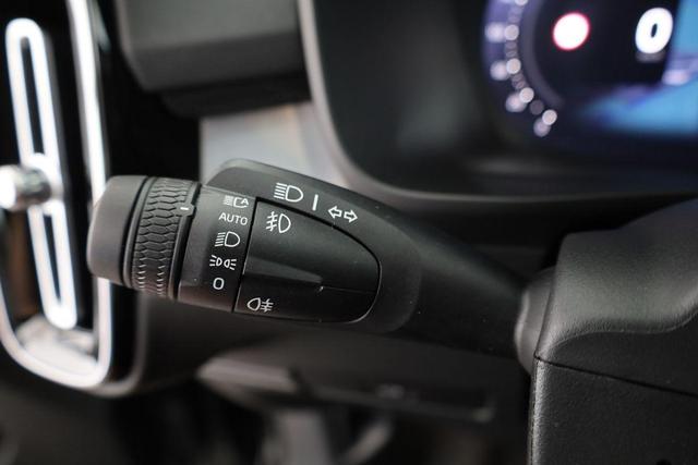 Volvo XC40 Core 2WD B3 Mild-Hybrid Core, AHK, Navi, LED, Winter, Kamera, el. Klappe 