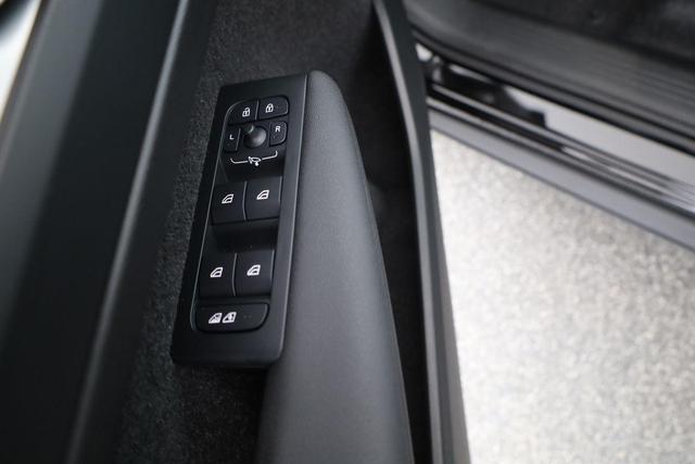 Volvo XC40 Core 2WD B3 Mild-Hybrid Core, AHK, Navi, LED, Winter, Kamera, el. Klappe 