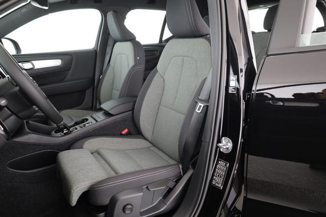 Volvo XC40 Core 2WD B3 Mild-Hybrid Core, AHK, Navi, LED, Winter, Kamera, el. Klappe 